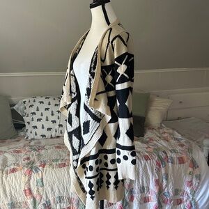 Forever 21 Black and Cream Knit Sweater